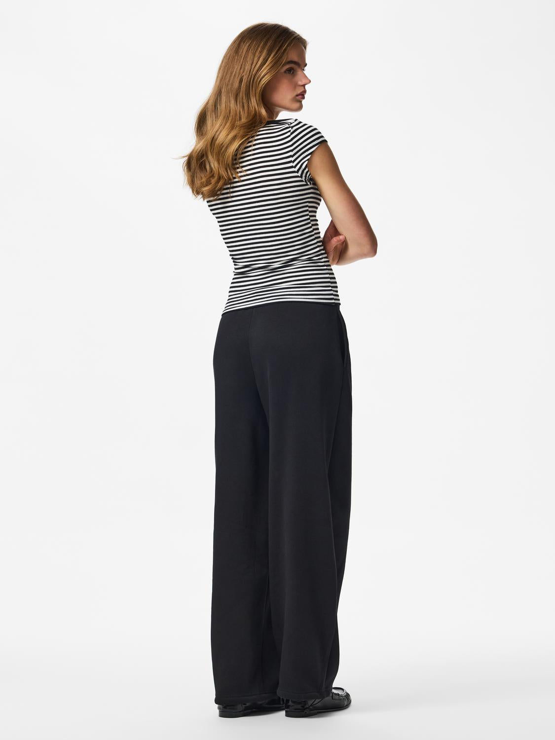 model_shot-back